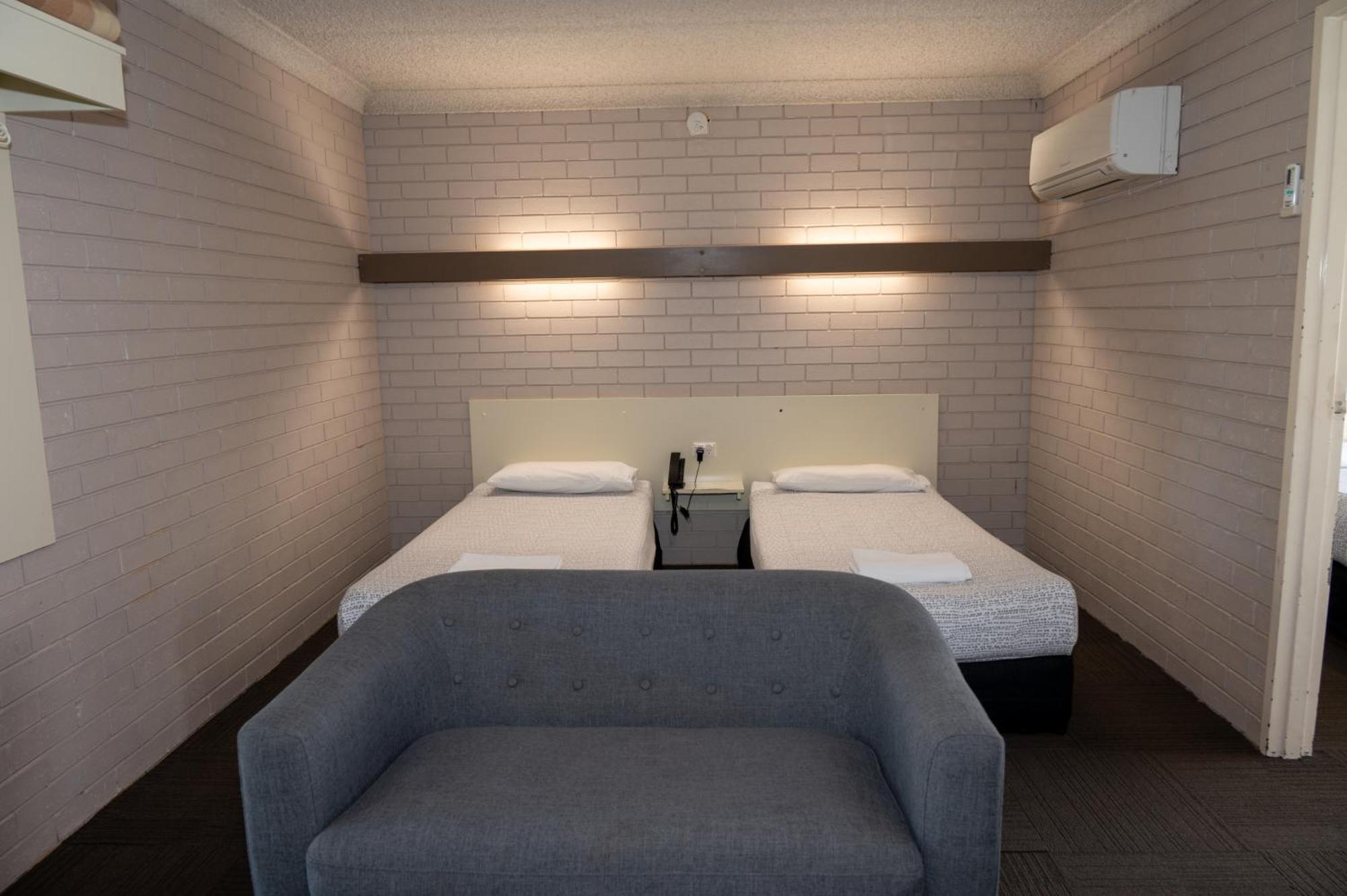 Tumut Valley Motel Pet Friendly Kültér fotó