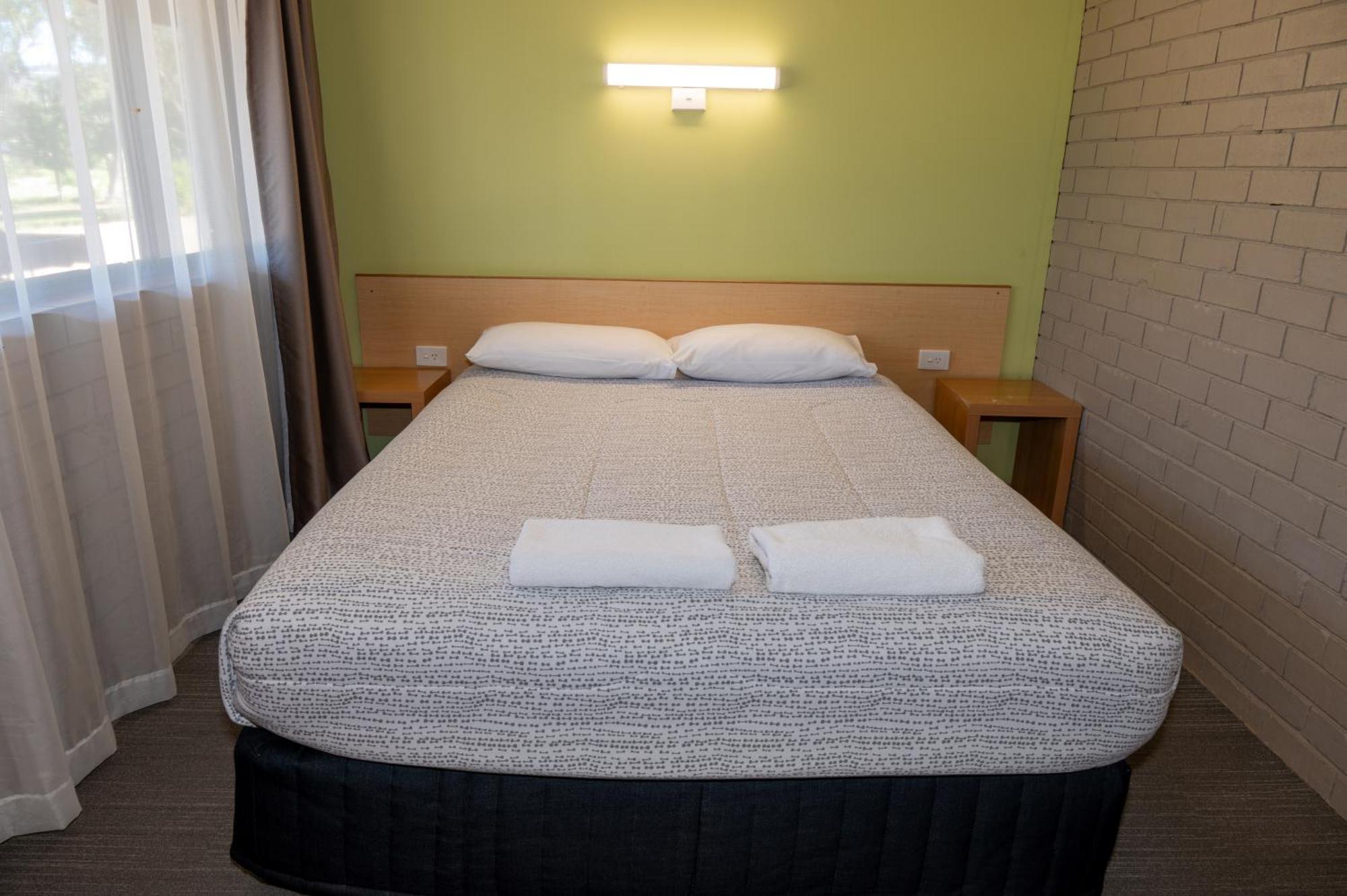 Tumut Valley Motel Pet Friendly Kültér fotó