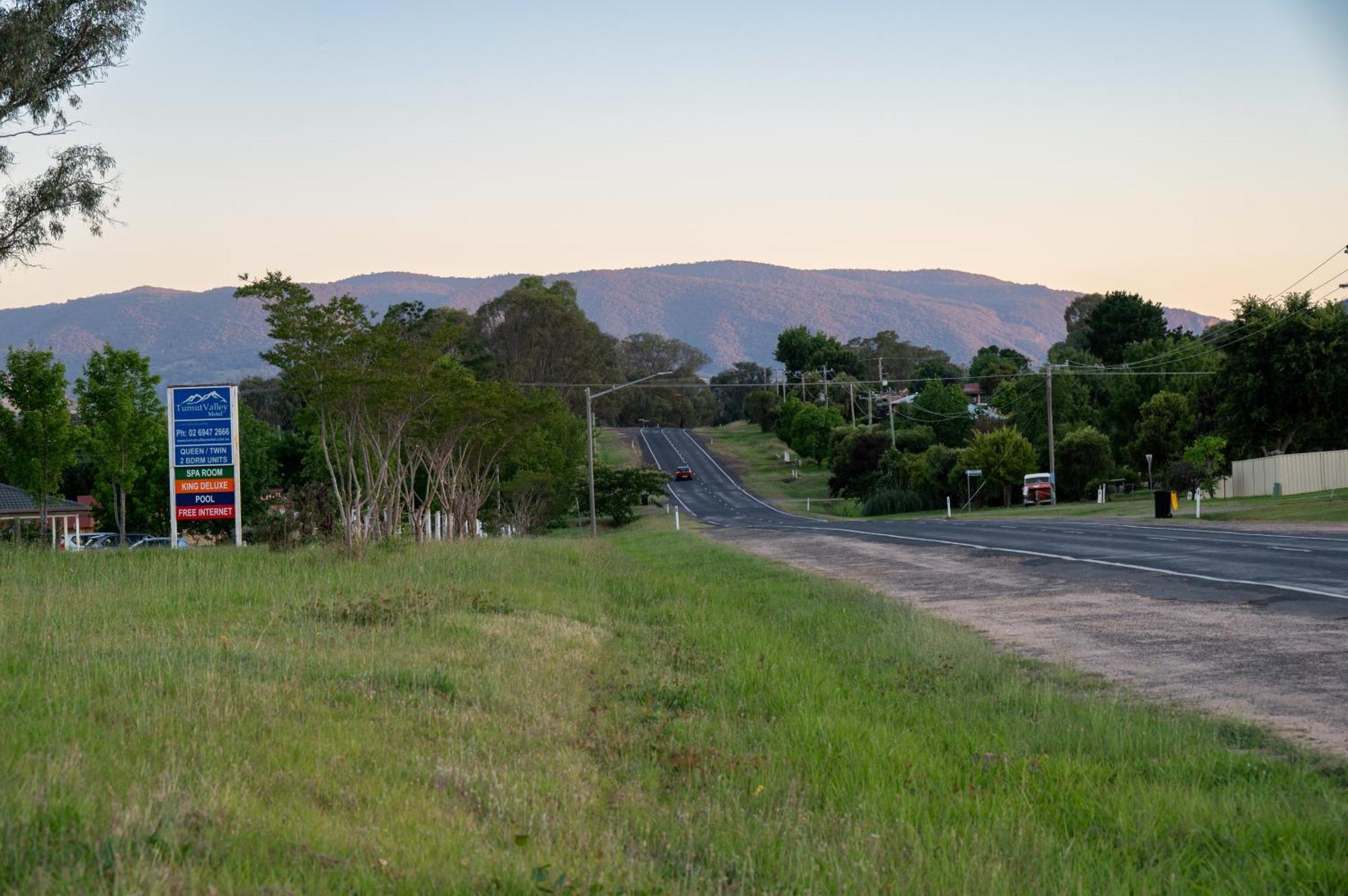 Tumut Valley Motel Pet Friendly Kültér fotó