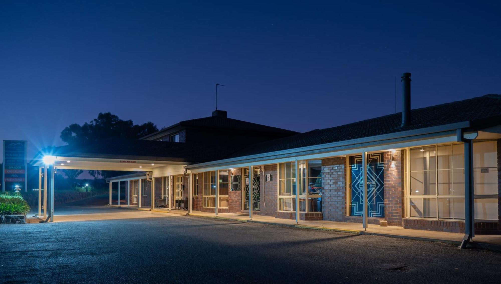 Tumut Valley Motel Pet Friendly Kültér fotó