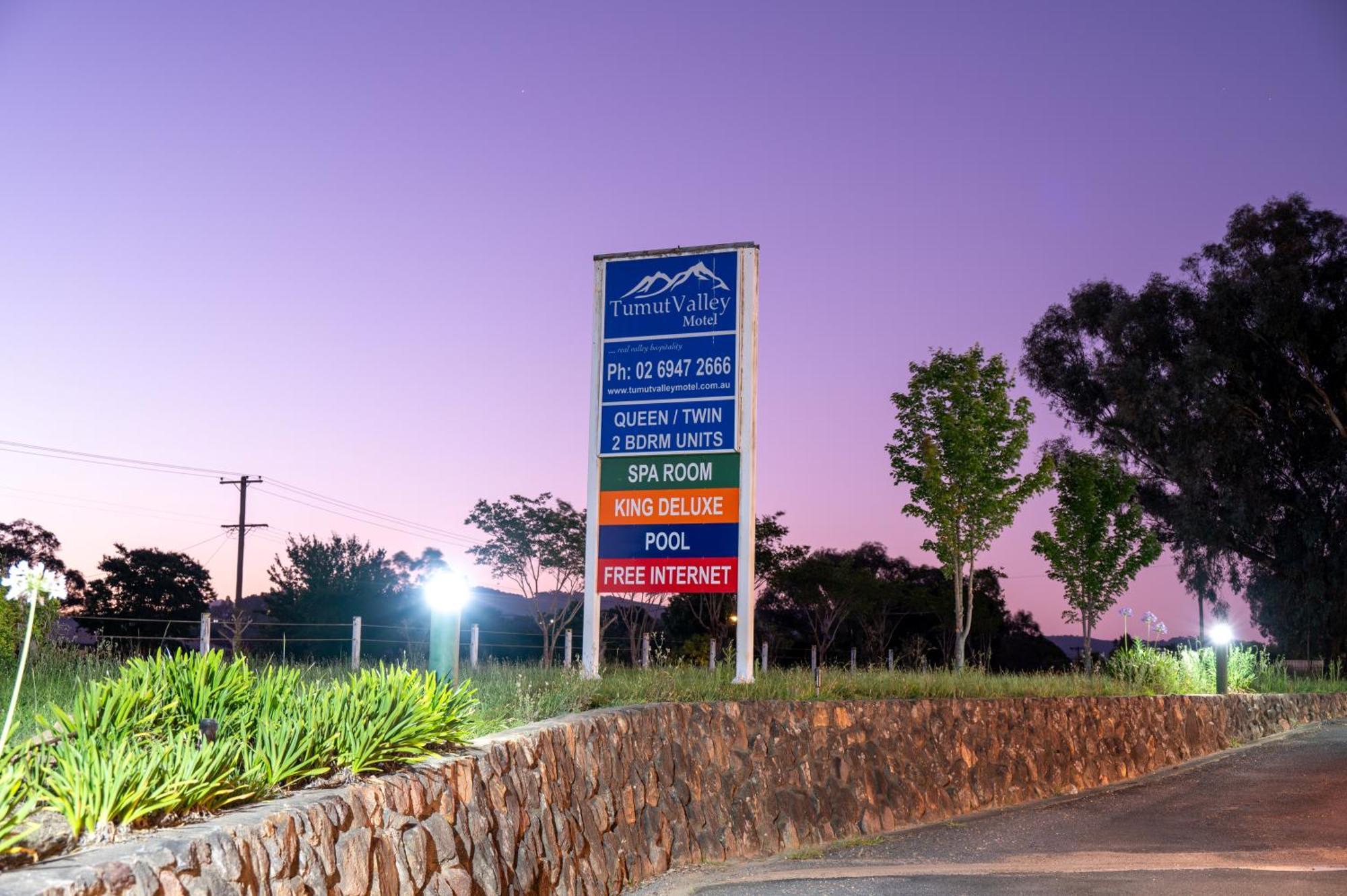 Tumut Valley Motel Pet Friendly Kültér fotó