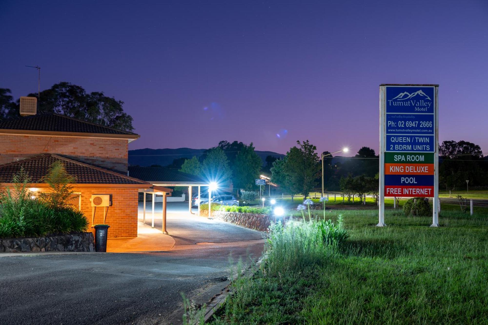 Tumut Valley Motel Pet Friendly Kültér fotó
