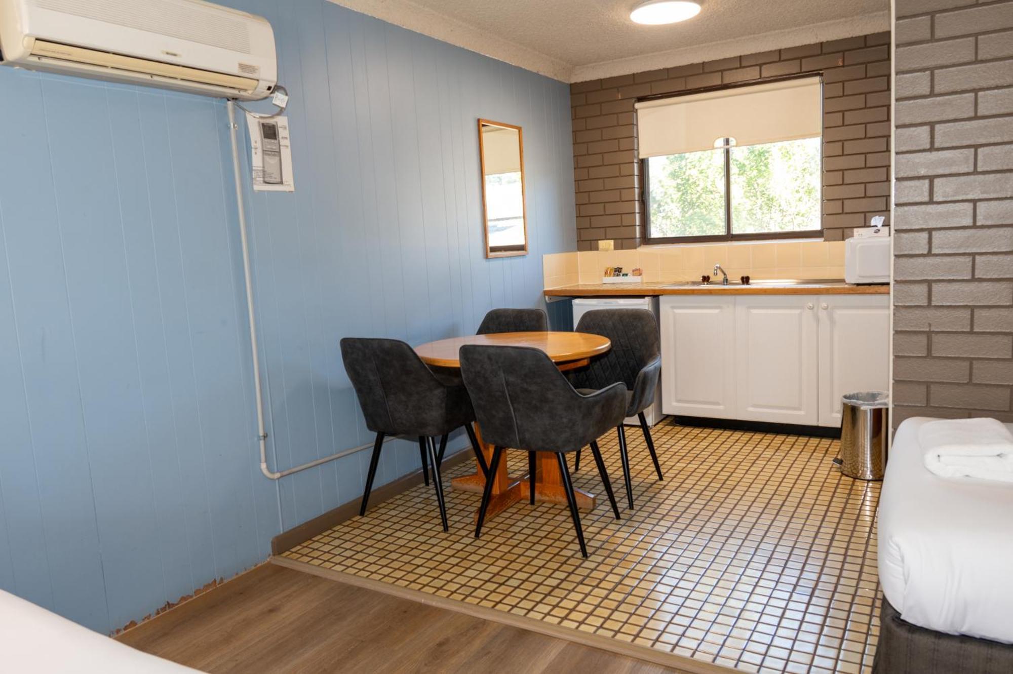 Tumut Valley Motel Pet Friendly Kültér fotó