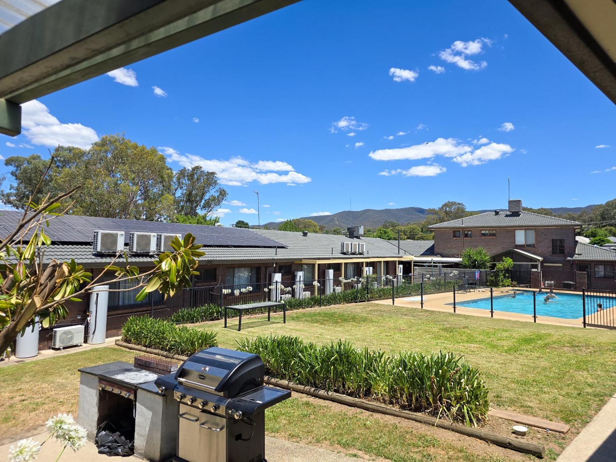 Tumut Valley Motel Pet Friendly Kültér fotó
