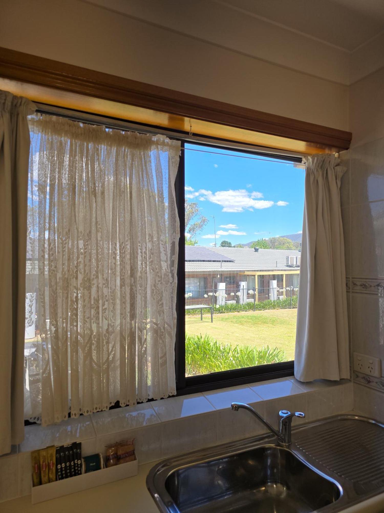 Tumut Valley Motel Pet Friendly Kültér fotó